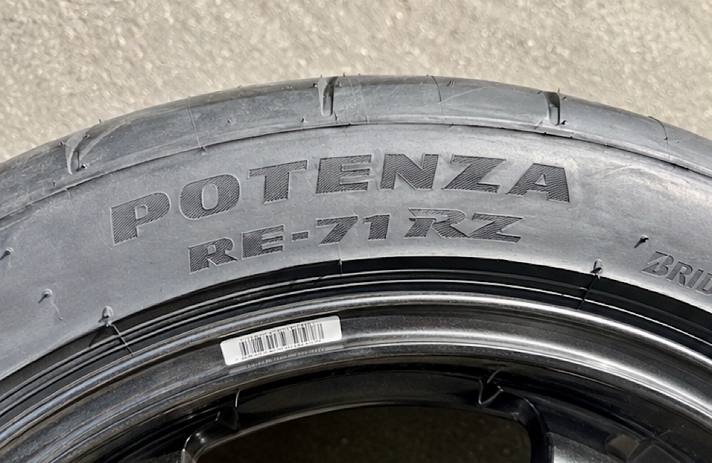ブリヂストン POTENZA RE-71RZのトレッドパターンとサイドウォールデザイン