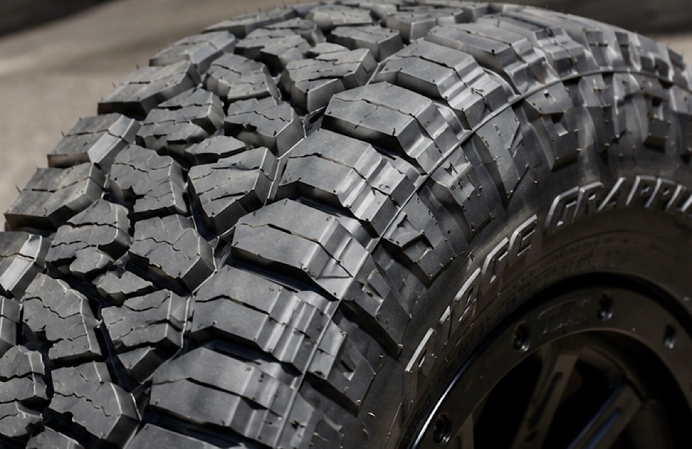 RIDGE GRAPPLERのトレッドパターンとブロック構造