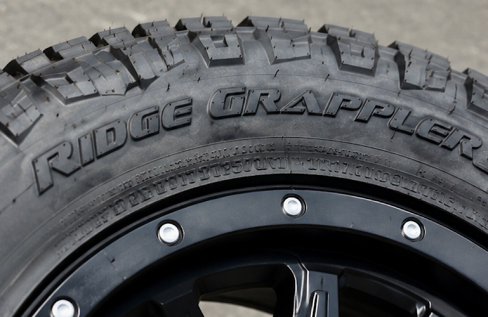 NITTO RIDGE GRAPPLERの左右非対称サイドウォールデザイン