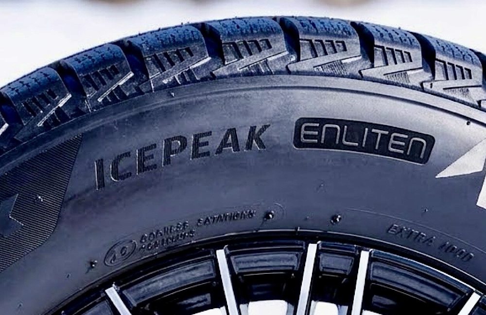 ブリヂストン BLIZZAK ICEPEAKのSUV装着イメージ